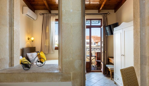 Suite, balcón, vistas a la piscina