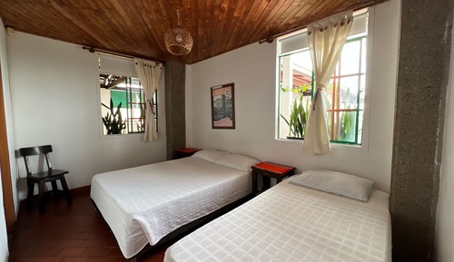 Habitación básica con 1 cama doble o 2 individuales