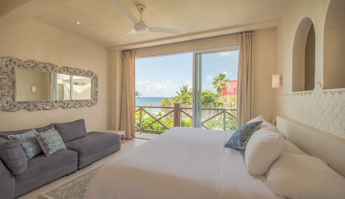 Suite estándar, 1 cama de matrimonio grande, vistas parciales al mar