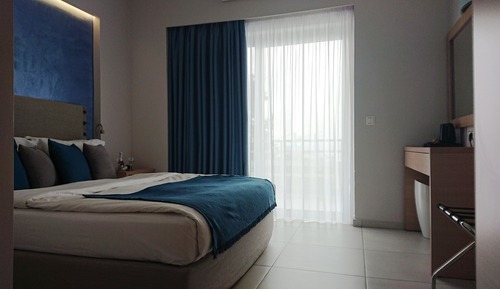 Estudio, vistas al mar