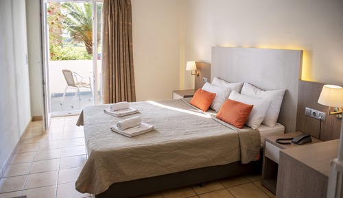 Habitación Confort doble, no fumadores, vistas parciales al mar