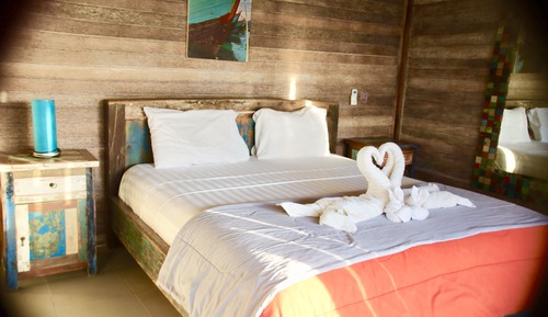Bungalow Deluxe, 1 cama de matrimonio grande, vistas parciales al mar