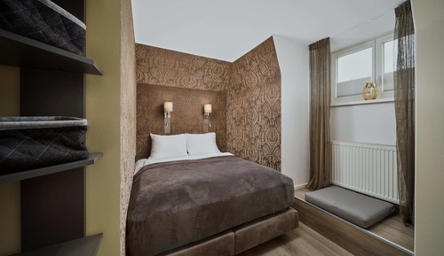 Apartamento exclusivo, 2 habitaciones, no fumadores (2nd Floor or Attic)