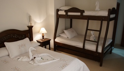 Habitación familiar, varias camas, no fumadores, baño privado