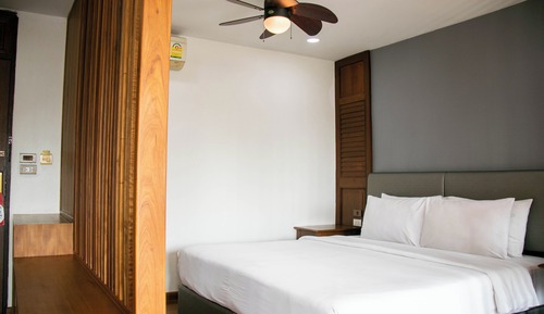 Suite (Second Building)