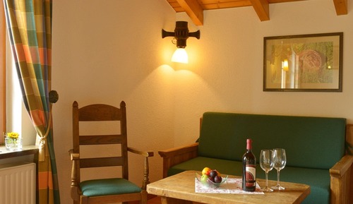 Habitación estándar con 2 camas individuales, vistas a la colina