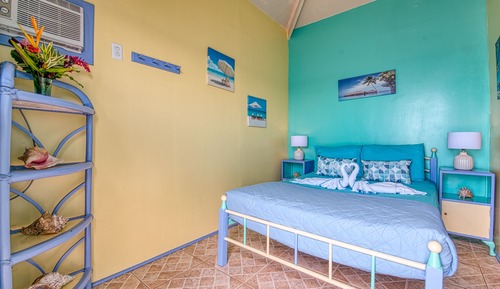 Cabaña romántica, vistas al mar, sobre el agua