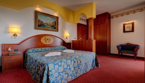 Suite junior, balcón, vistas parciales al mar