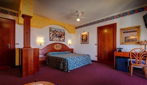 Suite Deluxe, 1 cama doble, balcón, vistas parciales al mar