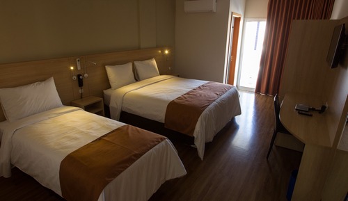 Habitación triple, vistas a la ciudad