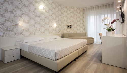 Habitación triple, balcón