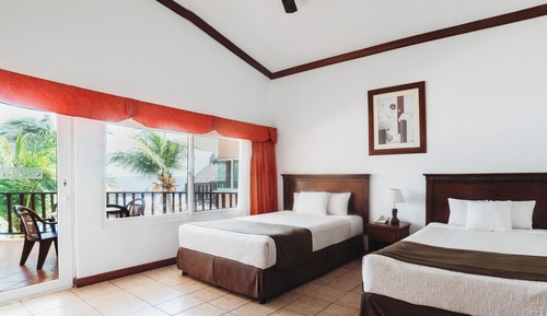 Luxury Suite, Kitchen, Beach View, 2nd Floor.
