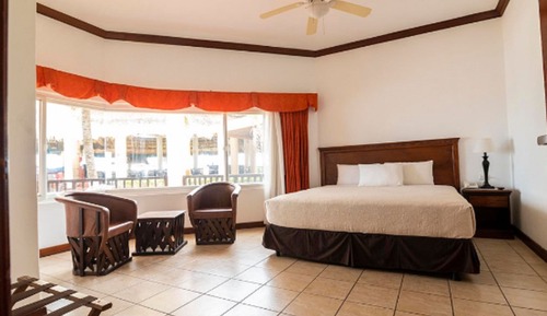 Luxury Suite, Kitchen, Poolside, 1st Floor.