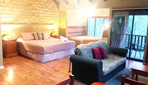 Estudio Deluxe, bañera de hidromasaje (Inela Yunka)
