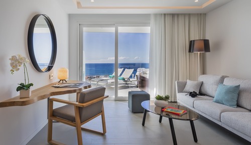 Suite junior, bañera de hidromasaje, frente al mar