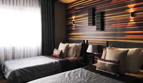 Suite (Gumamela)