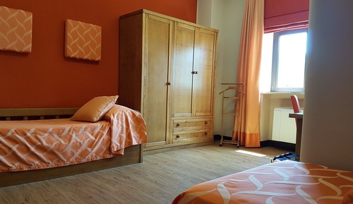 Habitación con 2 camas individuales