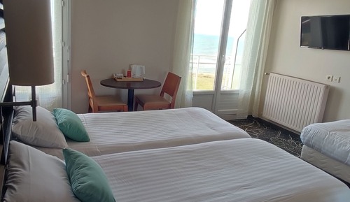 Chambre double/Triple avec balcon, Face Mer