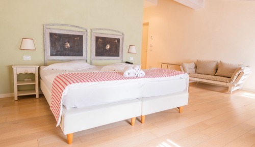Habitación superior con 1 cama doble o 2 individuales