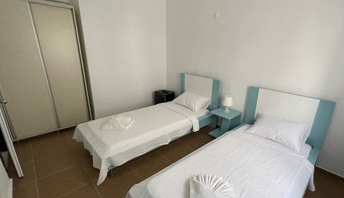 Habitación con 2 camas individuales