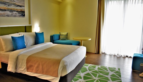 Habitación Premier, 1 cama de matrimonio, vistas a la piscina (Deluxe)