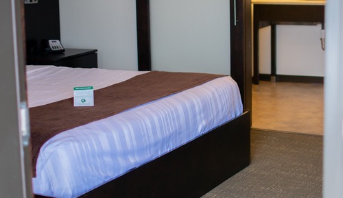 Habitación, 1 cama de matrimonio grande, accesible para personas con discapacidad (downstairs)