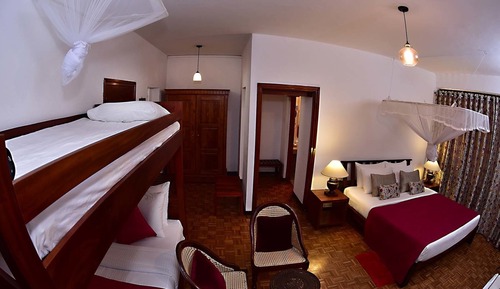 Habitación cuádruple Deluxe, varias camas, baño privado