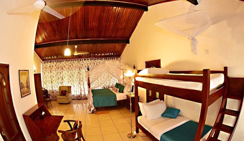 Habitación cuádruple Grand, varias camas, bañera, en esquina