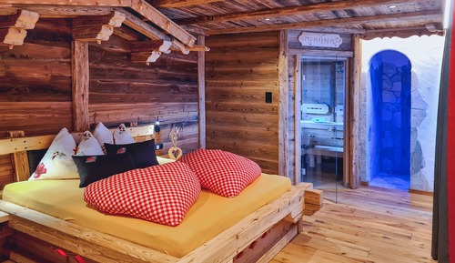Suite estudio exclusiva, 1 cama de matrimonio grande, sauna, vistas a la montaña
