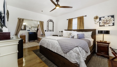 Habitación Deluxe, 1 cama de matrimonio grande, bañera de hidromasaje ( (3, 4, 7))