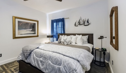 Habitación estándar, 1 cama de matrimonio grande, bañera de hidromasaje ( (10, 11, 14, 15))