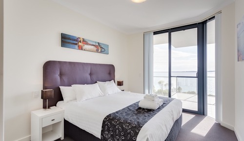 Apartamento ejecutivo, 3 habitaciones, vistas al mar