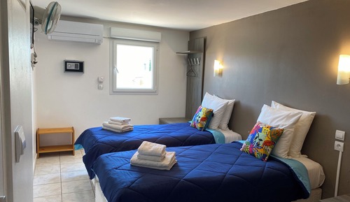 Habitación Confort con 2 camas individuales, baño privado