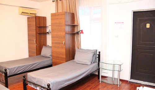Dormitorio compartido económico, dormitorio mixto