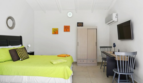 Habitación junior, 1 cama de matrimonio grande, vistas a la piscina