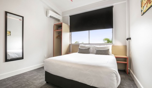 Habitación económica, 1 cama de matrimonio, baño compartido