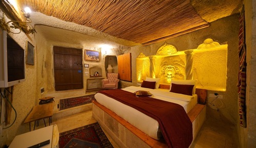 DESTI Triple Cave Room