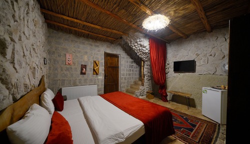 Duplex Quadruple Cave Room with Jacuzzi & Terrace