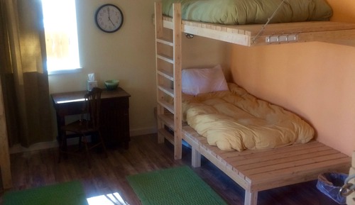 Dormitorio compartido Confort, dormitorio mixto, baño compartido, planta baja