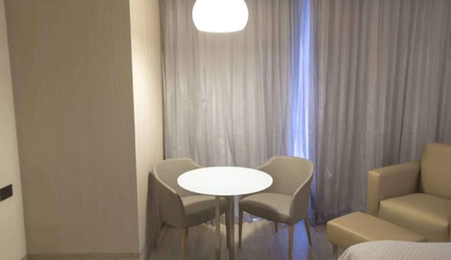 Habitación, 1 cama de matrimonio grande, accesible para personas con discapacidad (Roll-In Shower)