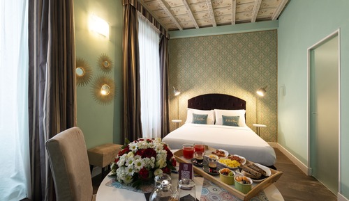 Habitación superior, balcón, vistas a la ciudad