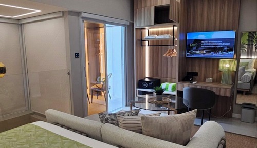 Suite, Pool View