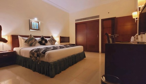 Suite, City View