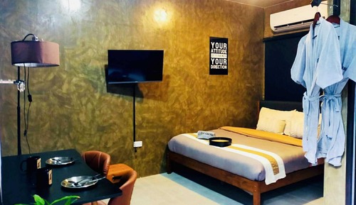 Deluxe Studio, 1 Queen Bed, Balcony, City View