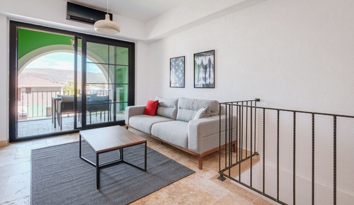 Villa superior, balcón, vistas a la piscina