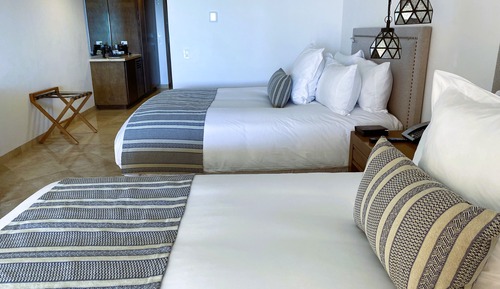 Habitación Deluxe, 2 camas dobles, vistas parciales al mar