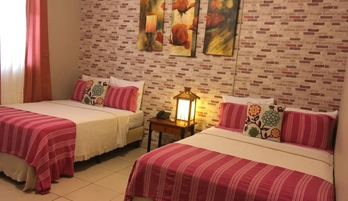 Habitación familiar, 2 camas dobles, baño privado, planta baja