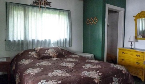 Casa de campo tradicional, 2 habitaciones, cocina (Waterfront Cottage 8, with 2 singles)
