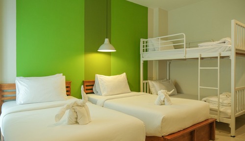 Habitación cuádruple básica, varias camas, frigorífico