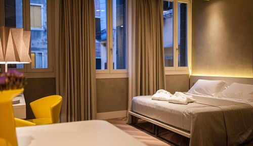 Suite, vistas al jardín (sensory shower and turkish bath)